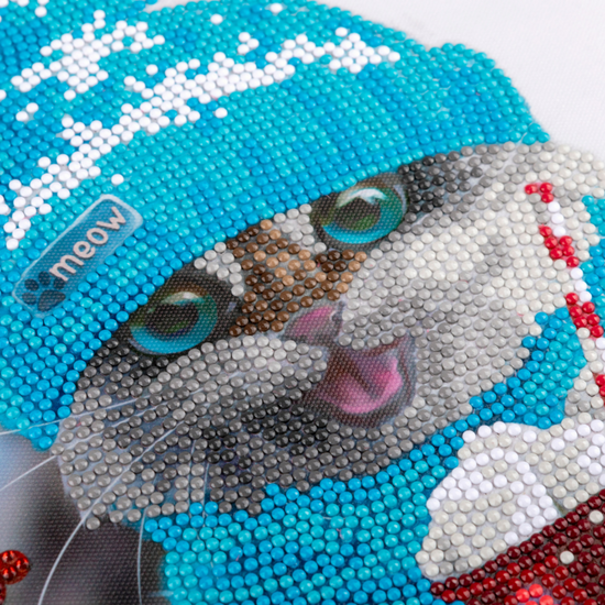 hot-chocolate-kitty-30x30cm-crystal-art-kit-close-up